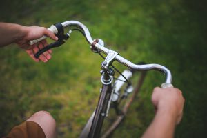 jak ustawić kierownicę w rowerze
